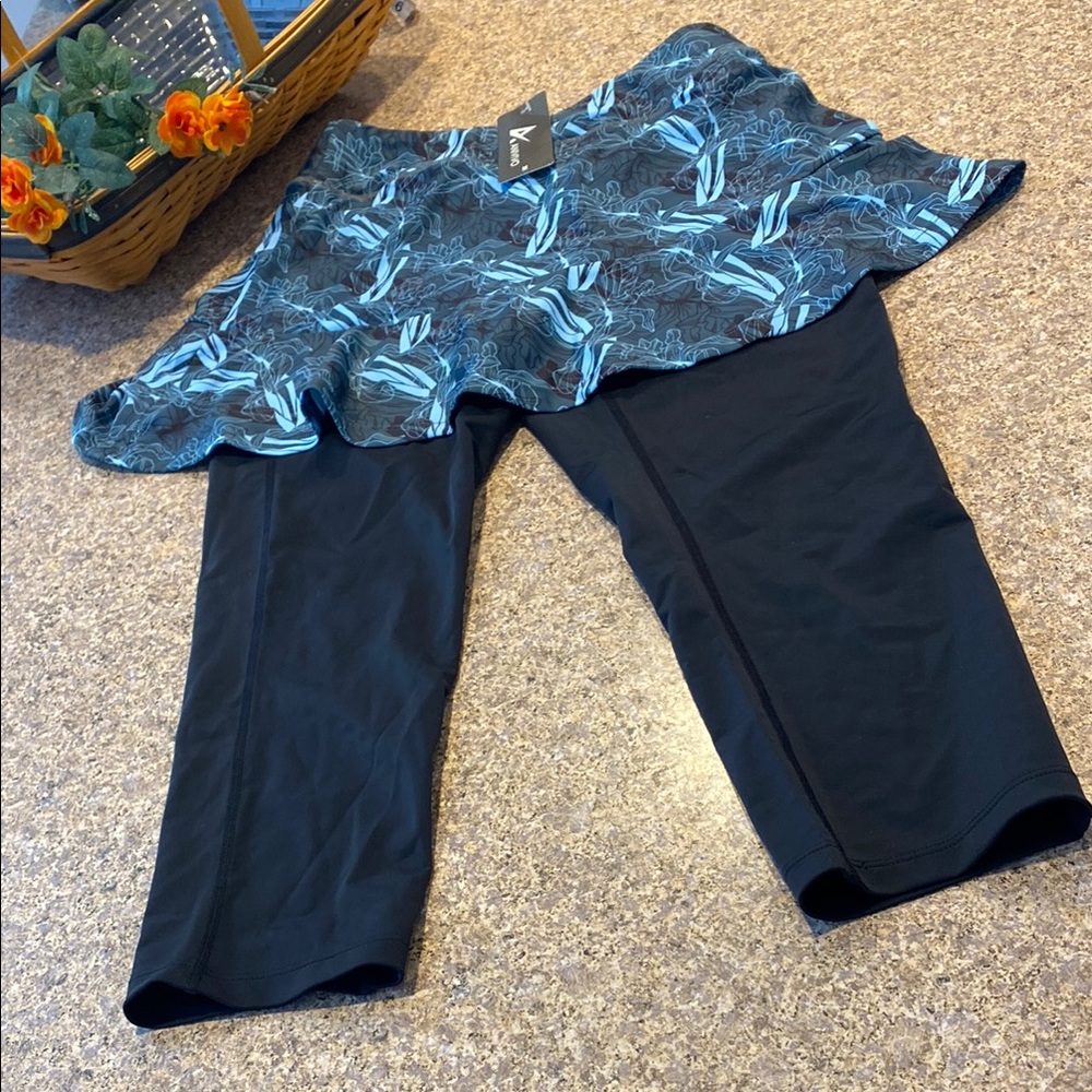 NWT Anivivo Patterned Skirted Capri? Leggings Blue and Possibly Black? Green?